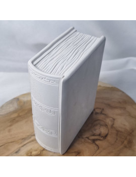 Świeca Sojowa w gipsowej formie – Świeca w Książce – akcandle