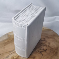 Świeca Sojowa w gipsowej formie – Świeca w Książce – akcandle