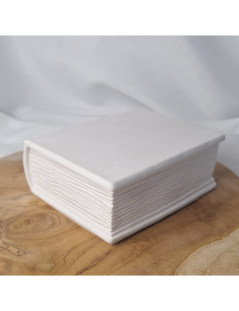 Świeca Sojowa w gipsowej formie – Świeca w Książce – akcandle