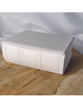 Świeca Sojowa w gipsowej formie – Świeca w Książce – akcandle