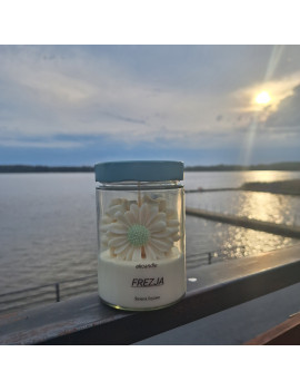 Świeca Sojowa w szklanej formie – Frezja – akcandle