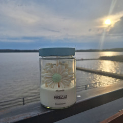 Świeca Sojowa w szklanej formie – Frezja – akcandle