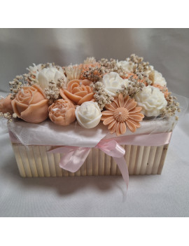 Świeca Sojowa typu Flower Box – Flower Box w Drewnianej Skrzynce – akcandle