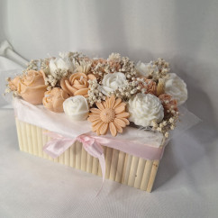 Świeca Sojowa typu Flower Box – Flower Box w Drewnianej Skrzynce – akcandle