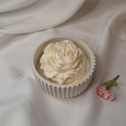 Świeca Sojowa w gipsowej formie – Piwonia w Gipsie IV – akcandle