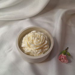 Świeca Sojowa w gipsowej formie – Piwonia w Gipsie V – akcandle