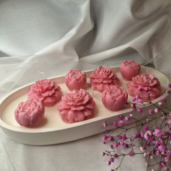 Świeca Sojowa w gipsowej formie – Piwonie w Łódce – akcandle