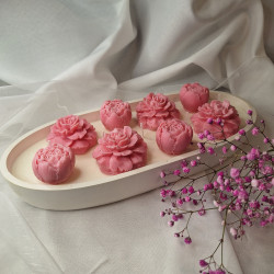 Świeca Sojowa w gipsowej formie – Piwonie w Łódce – akcandle