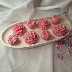 Świeca Sojowa w gipsowej formie – Piwonie w Łódce – akcandle