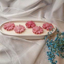 Świeca Sojowa w gipsowej formie – Stokrotki w Łódce – akcandle