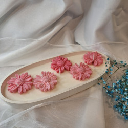 Świeca Sojowa w gipsowej formie – Stokrotki w Łódce – akcandle